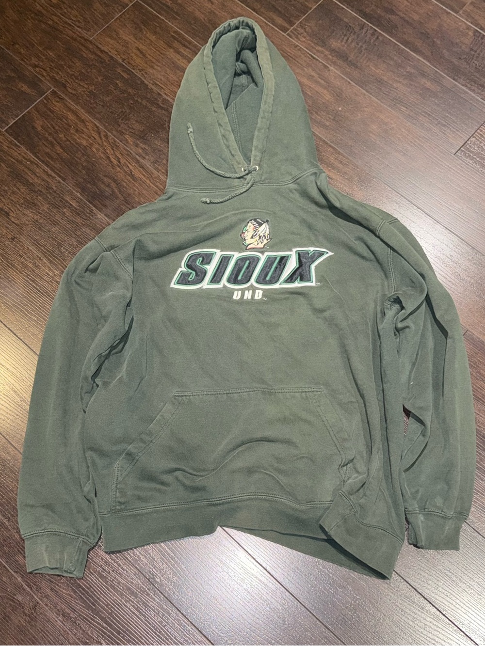 Vintage North Dakota Fighting Sioux Hoodie Pullover Mens Size L